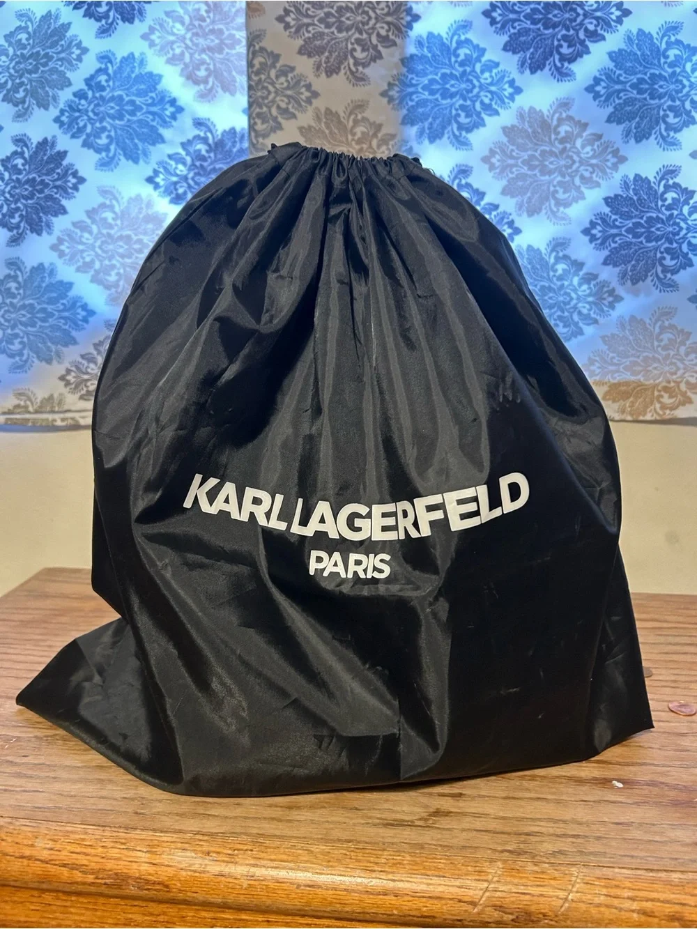 White Karl Lagerfeld bag W / Rainbow trim, Crossbody tote